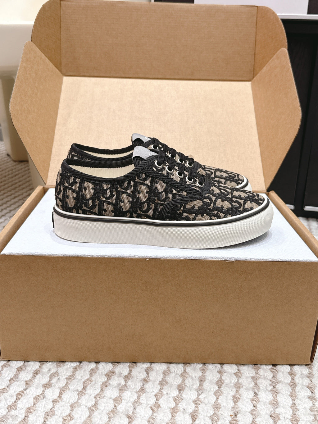 D-Sneakers