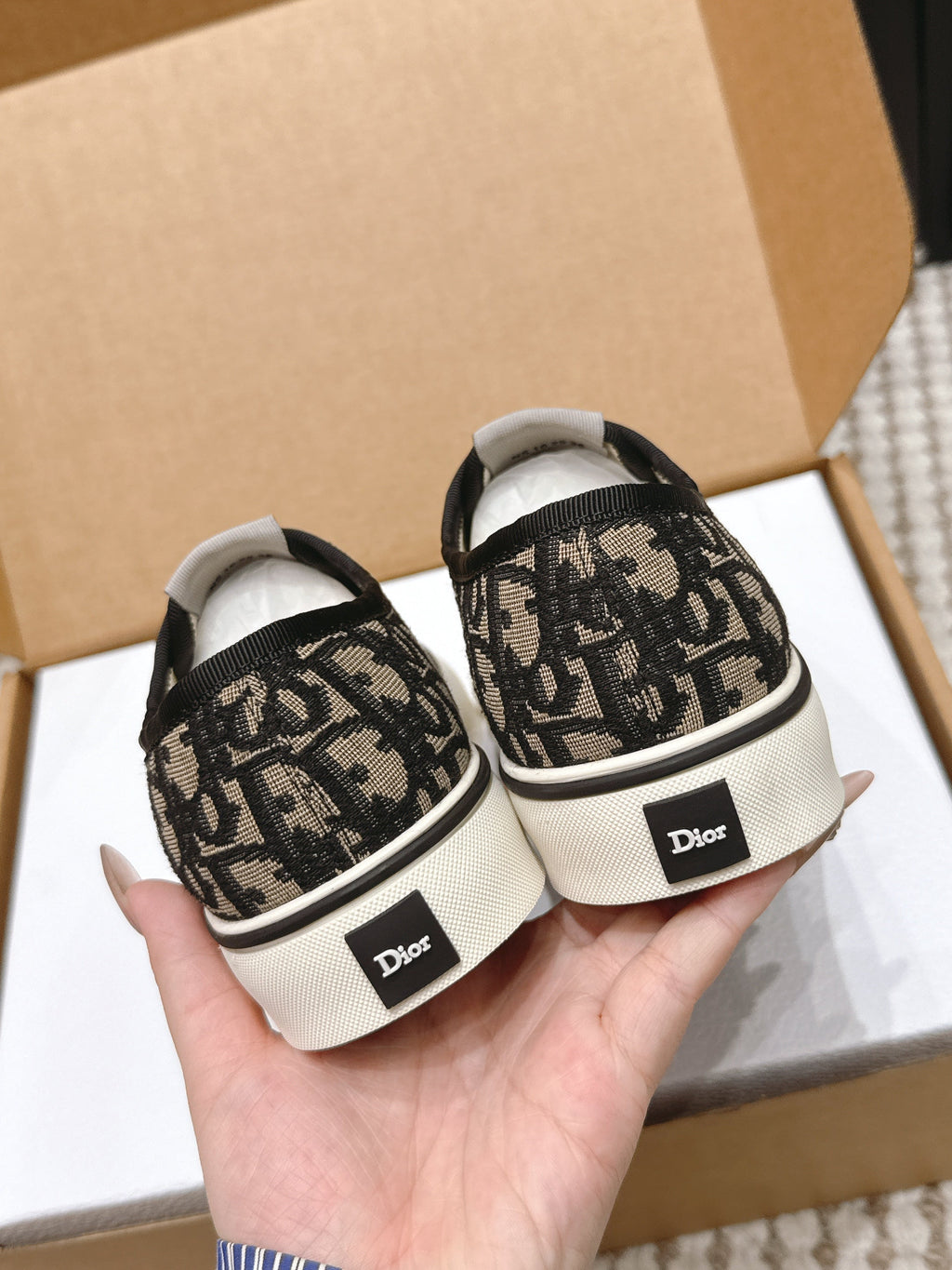 D-Sneakers