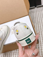 D-Sneakers