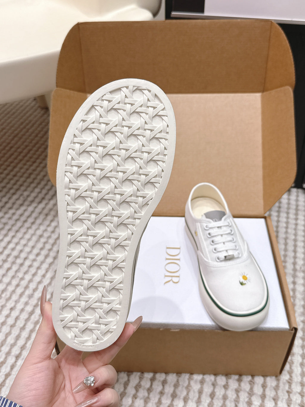 D-Sneakers
