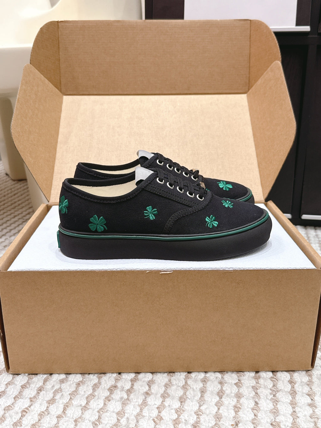 D-Sneakers