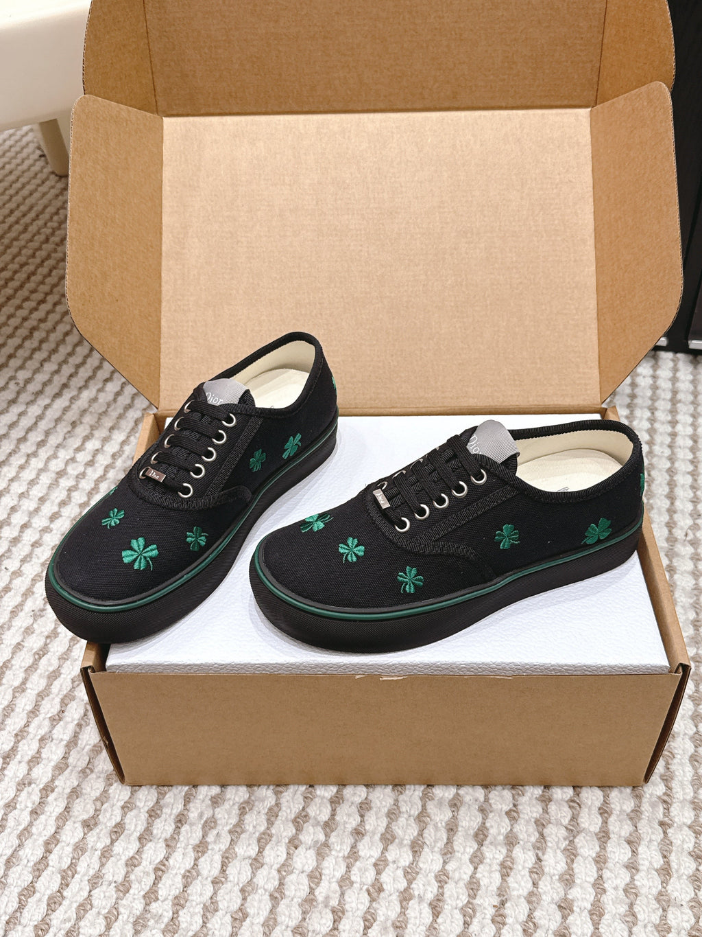 D-Sneakers