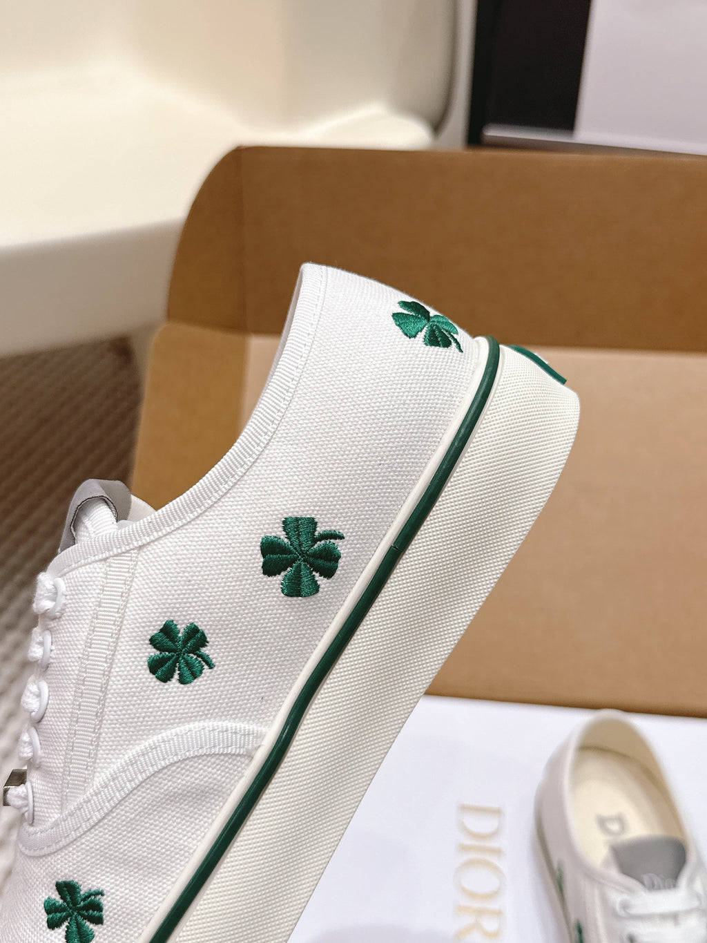 D-Sneakers