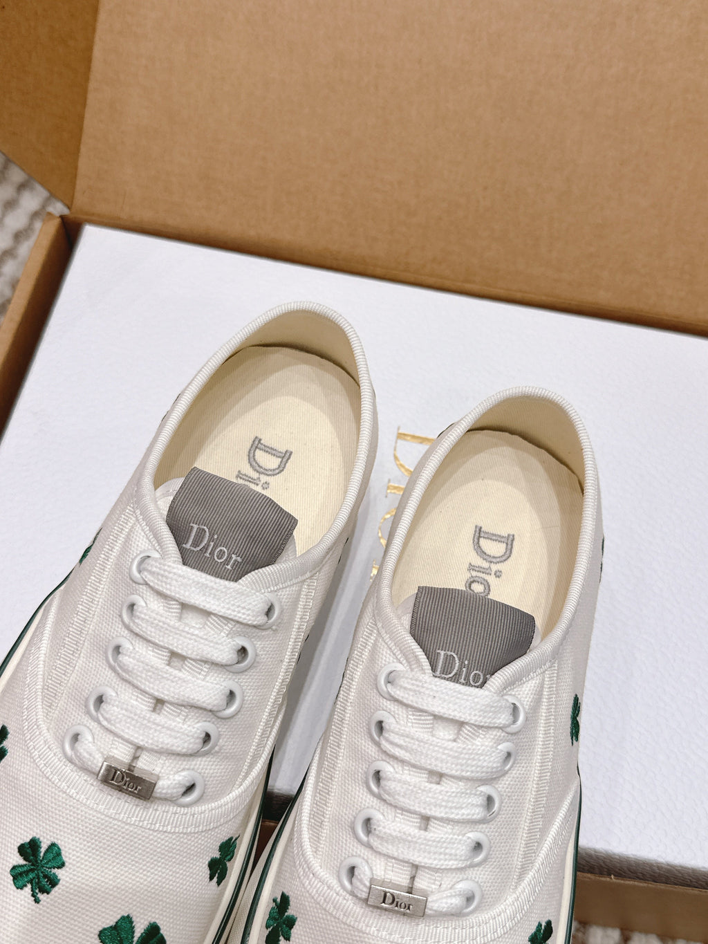 D-Sneakers