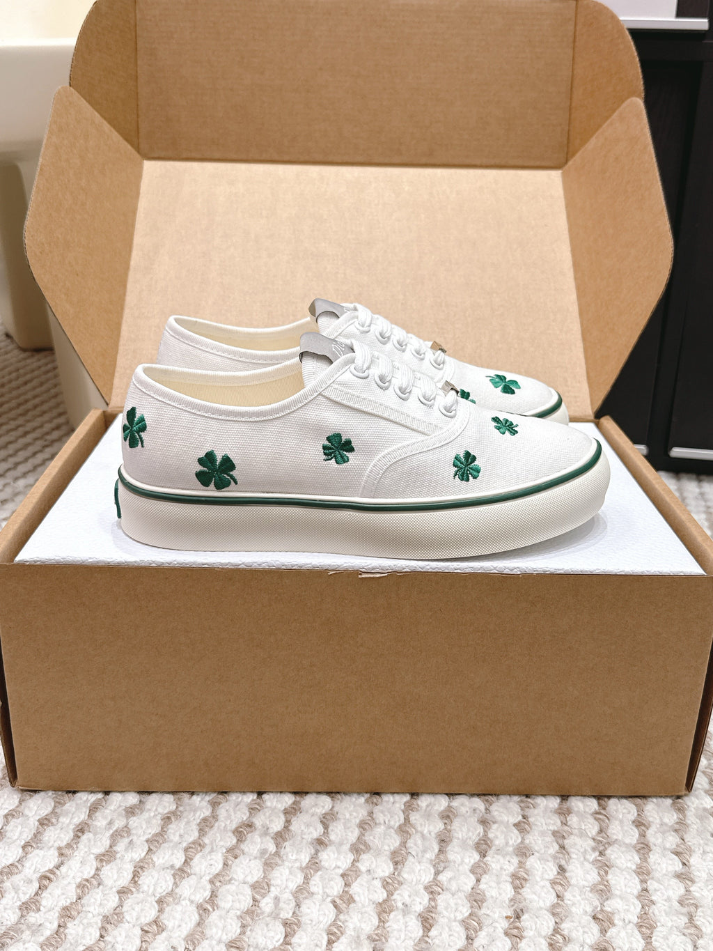 D-Sneakers