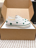 D-Sneakers