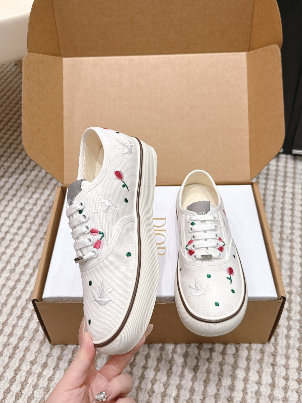D-Sneakers