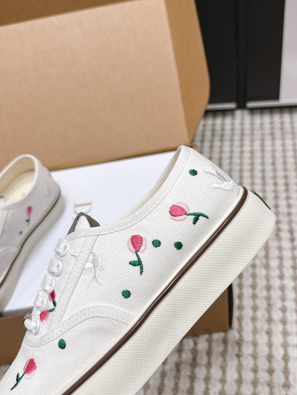 D-Sneakers