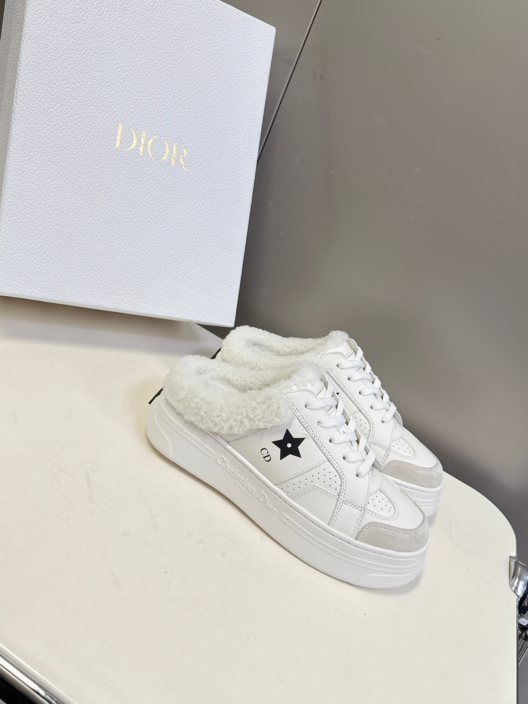 D-Sneakers