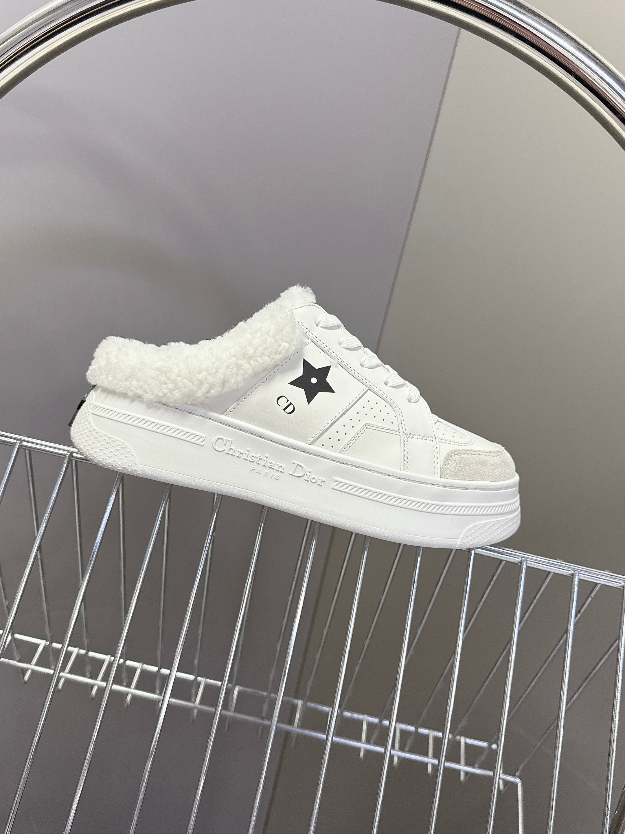 D-Sneakers