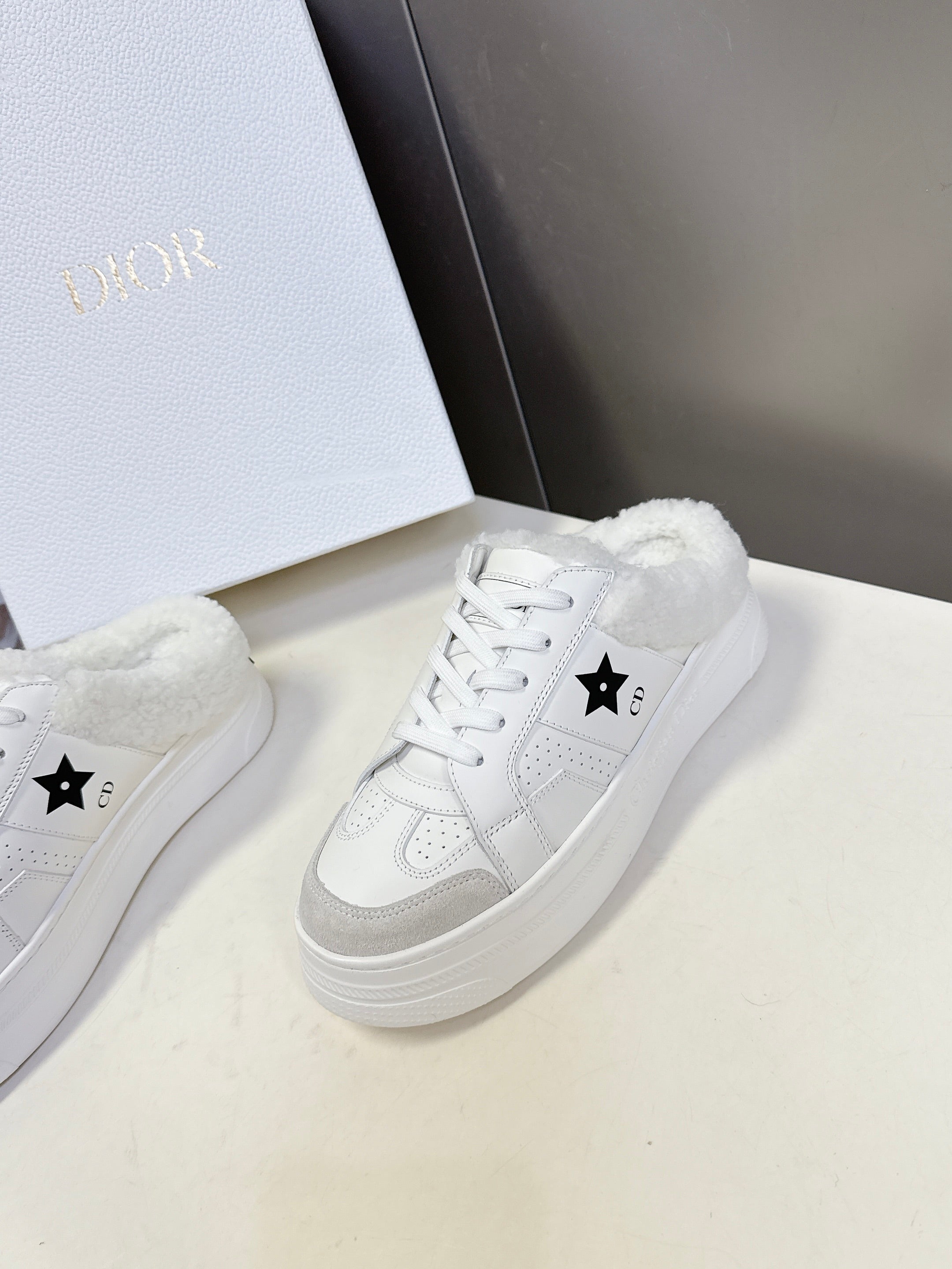 D-Sneakers