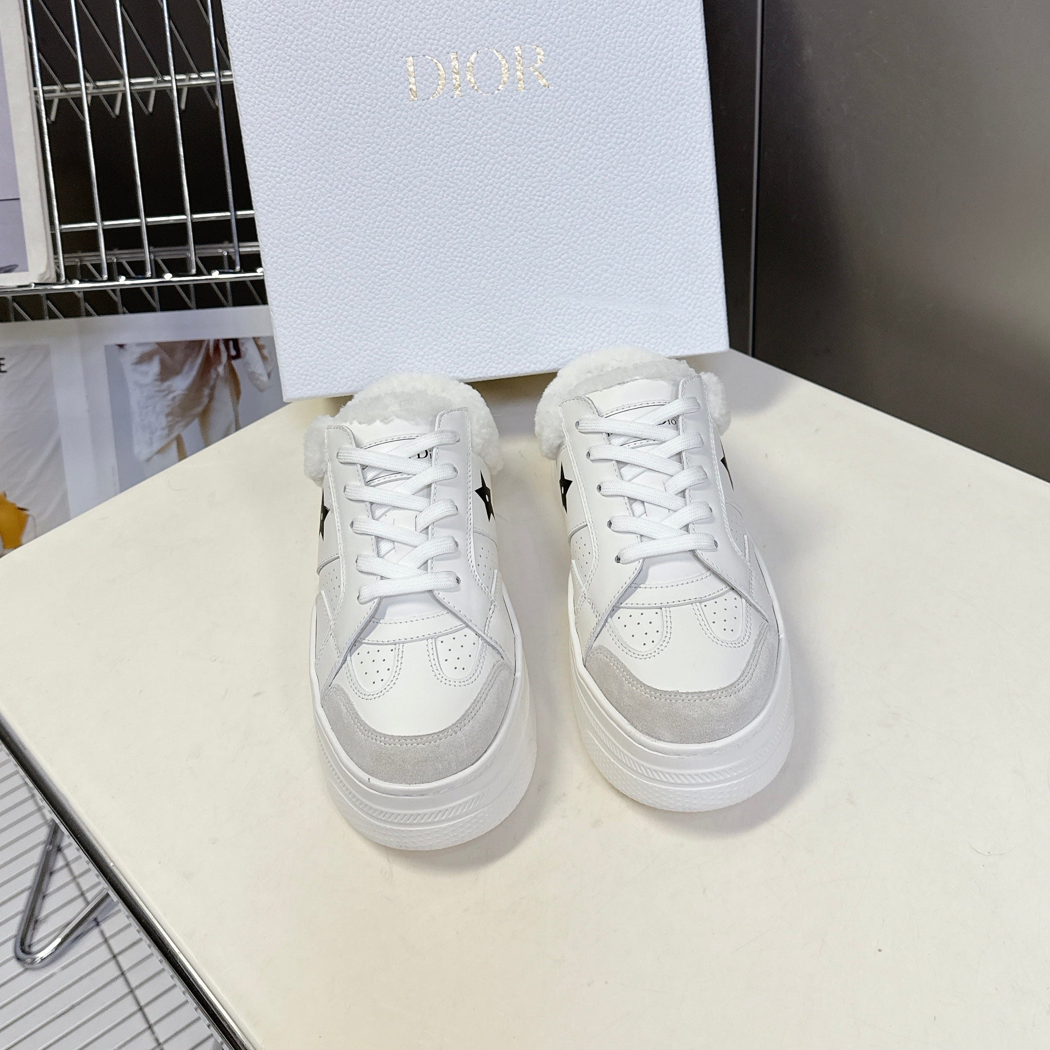 D-Sneakers