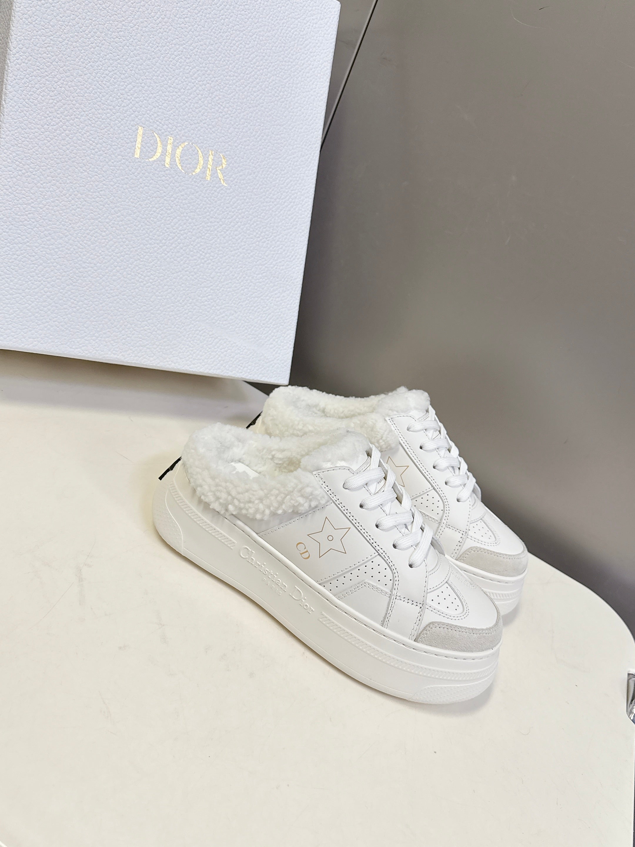 D-Sneakers