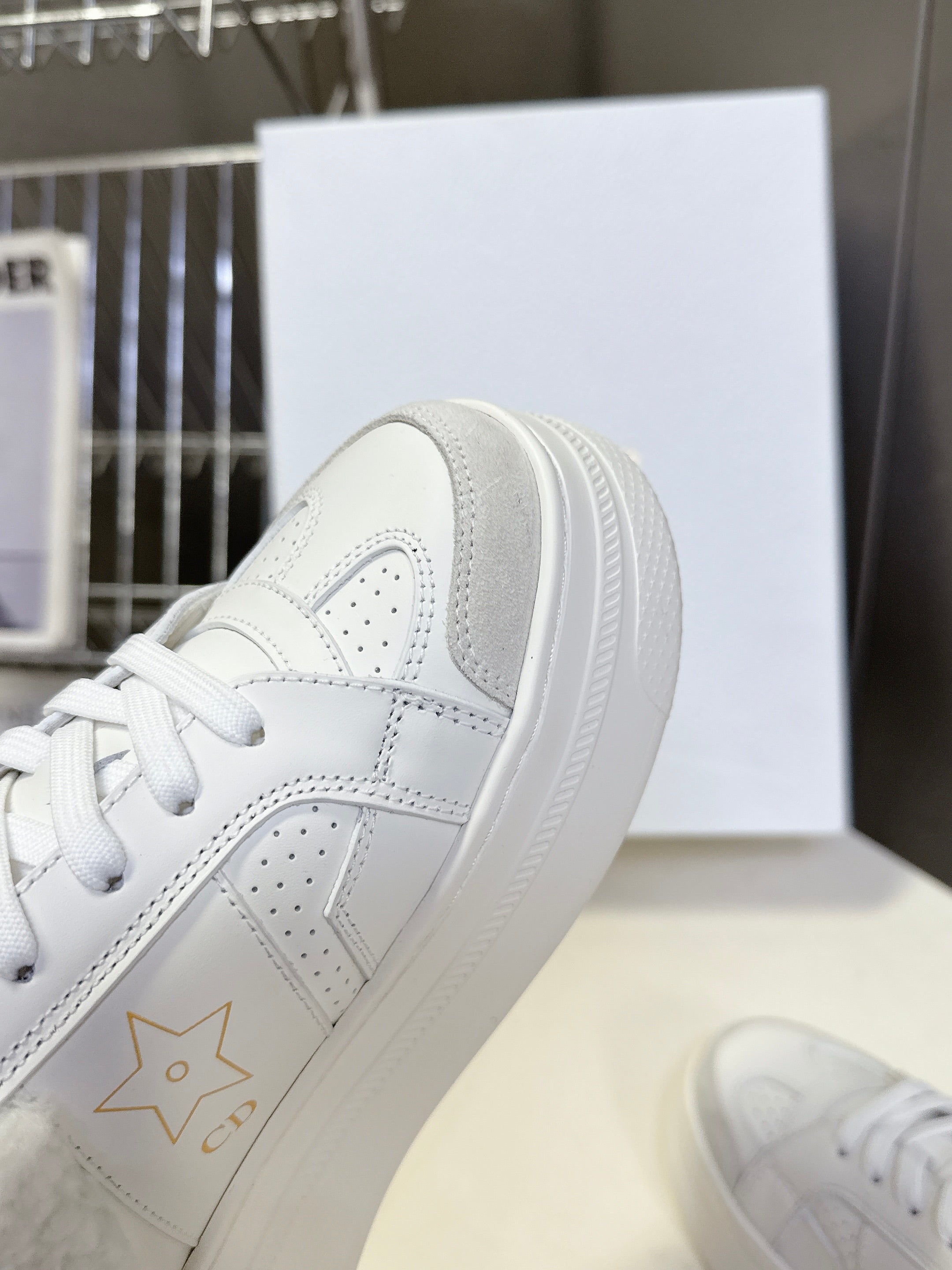 D-Sneakers