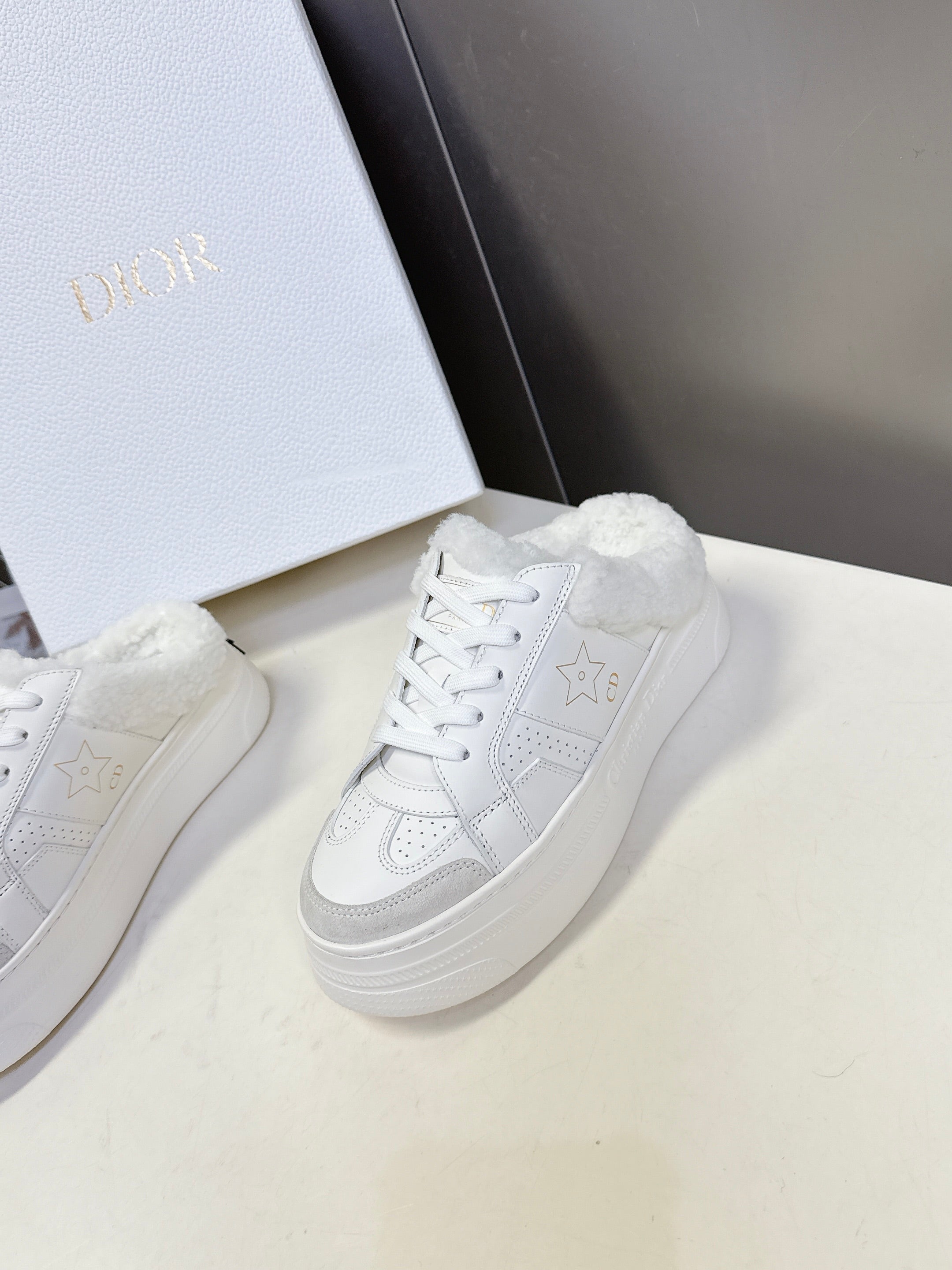 D-Sneakers