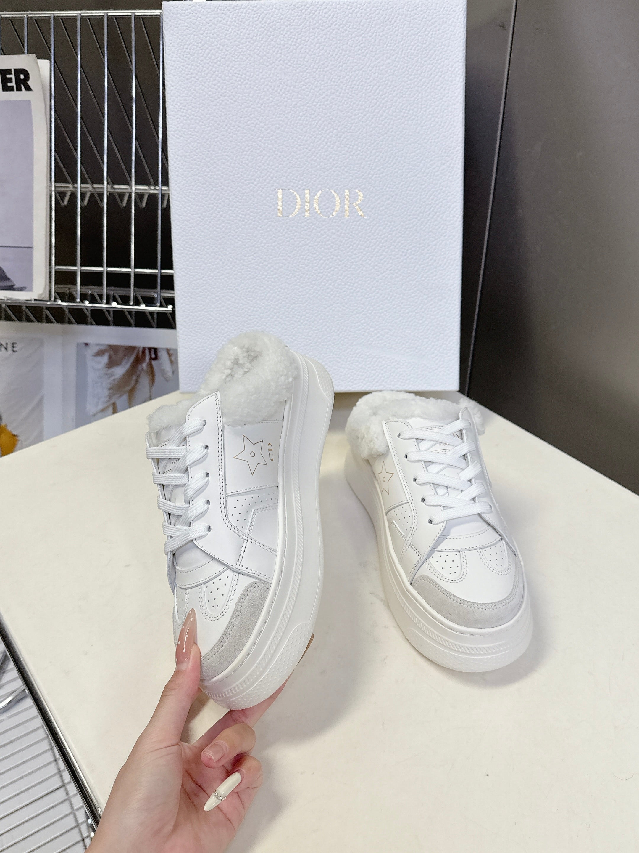 D-Sneakers