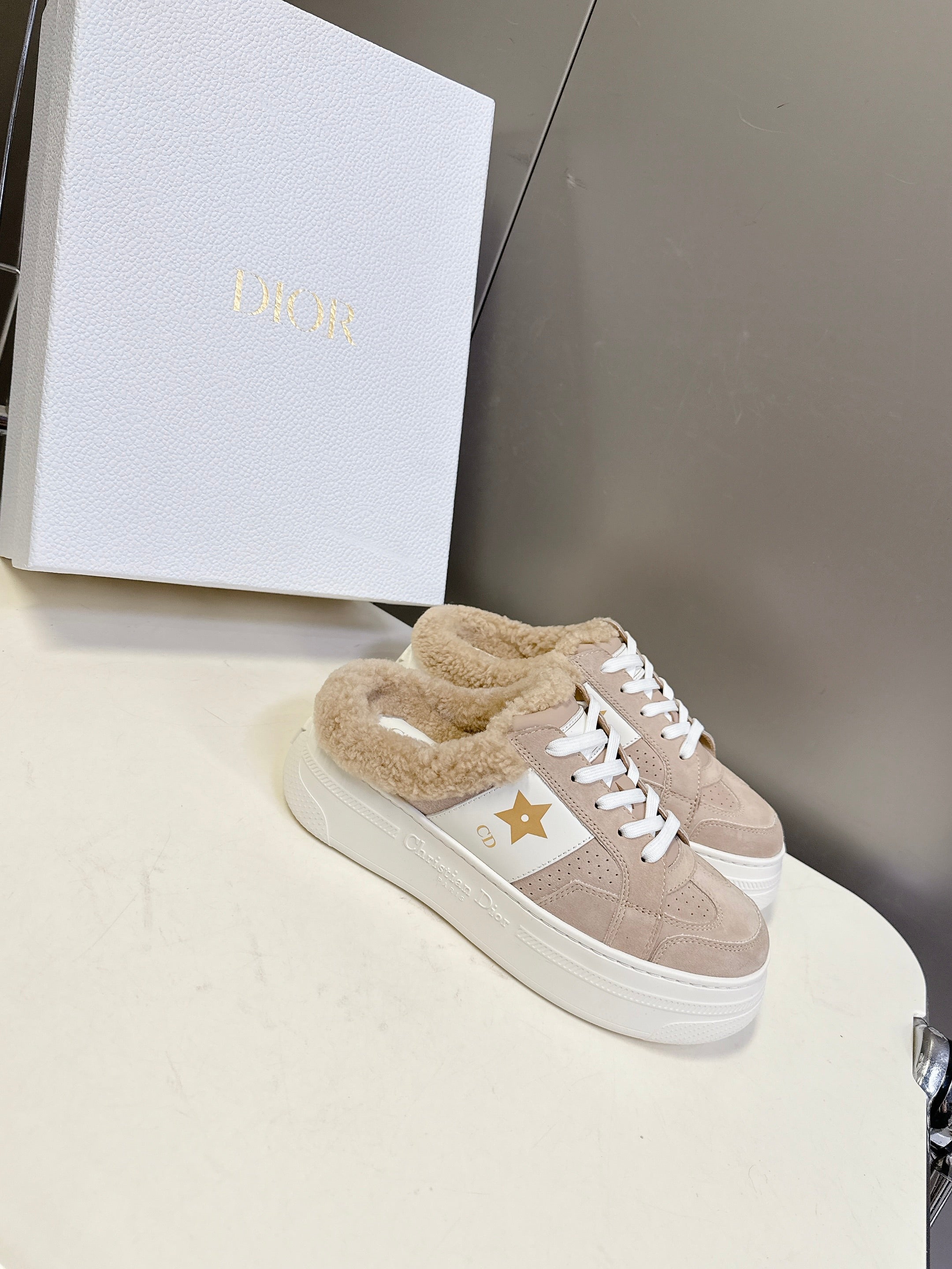 D-Sneakers