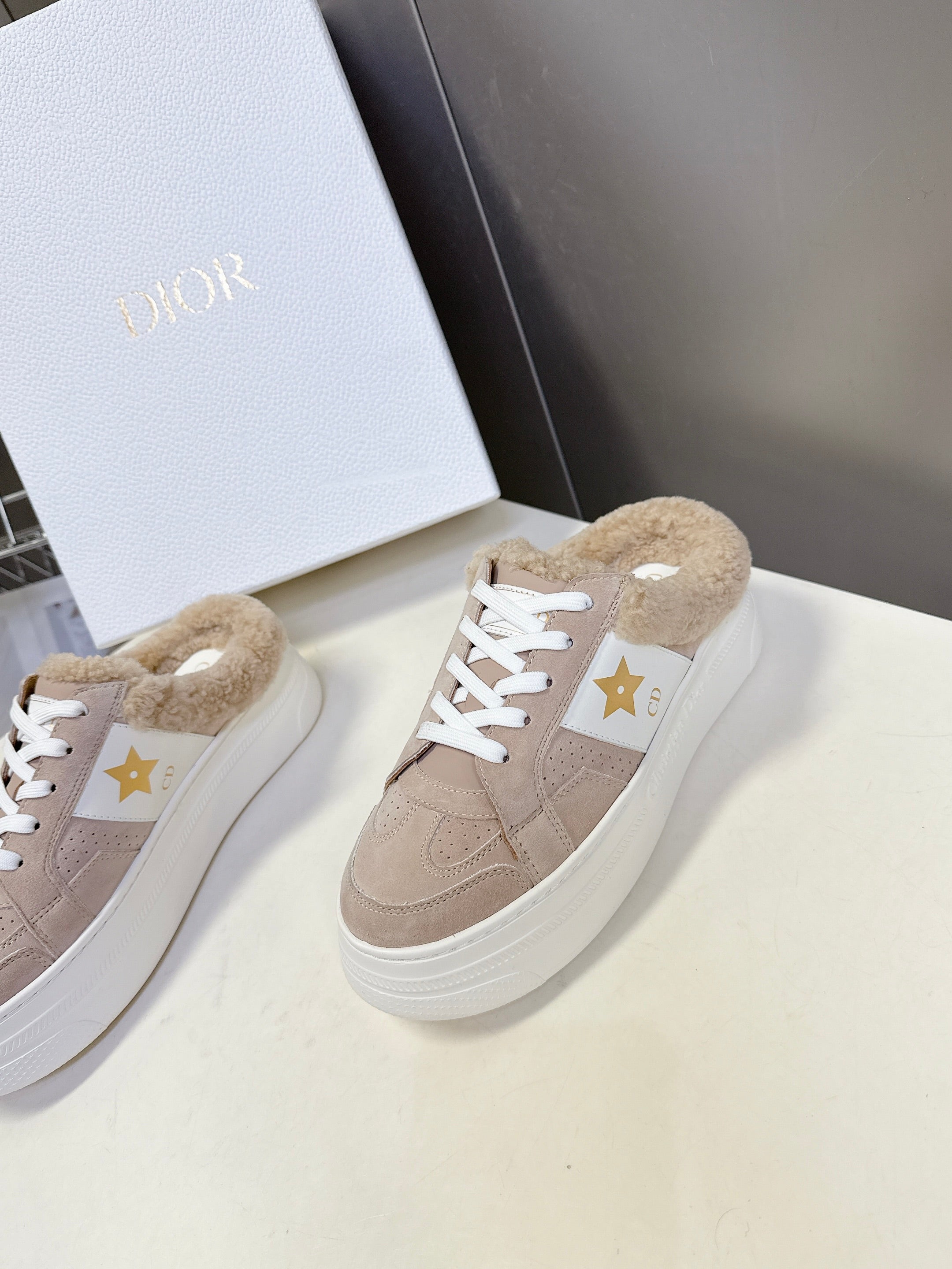 D-Sneakers