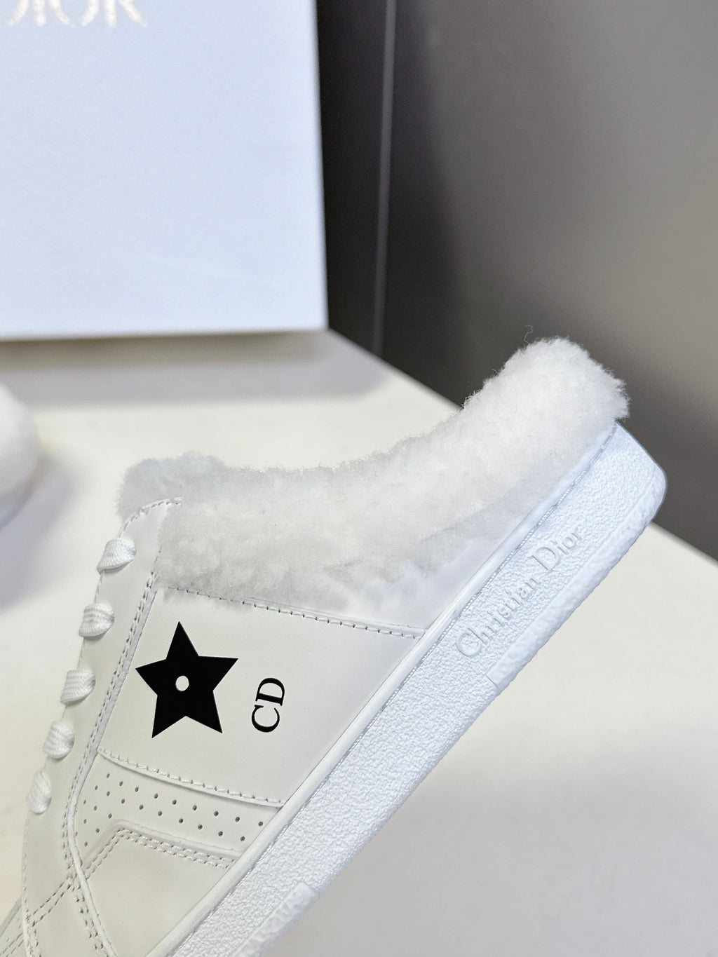 D-Sneakers