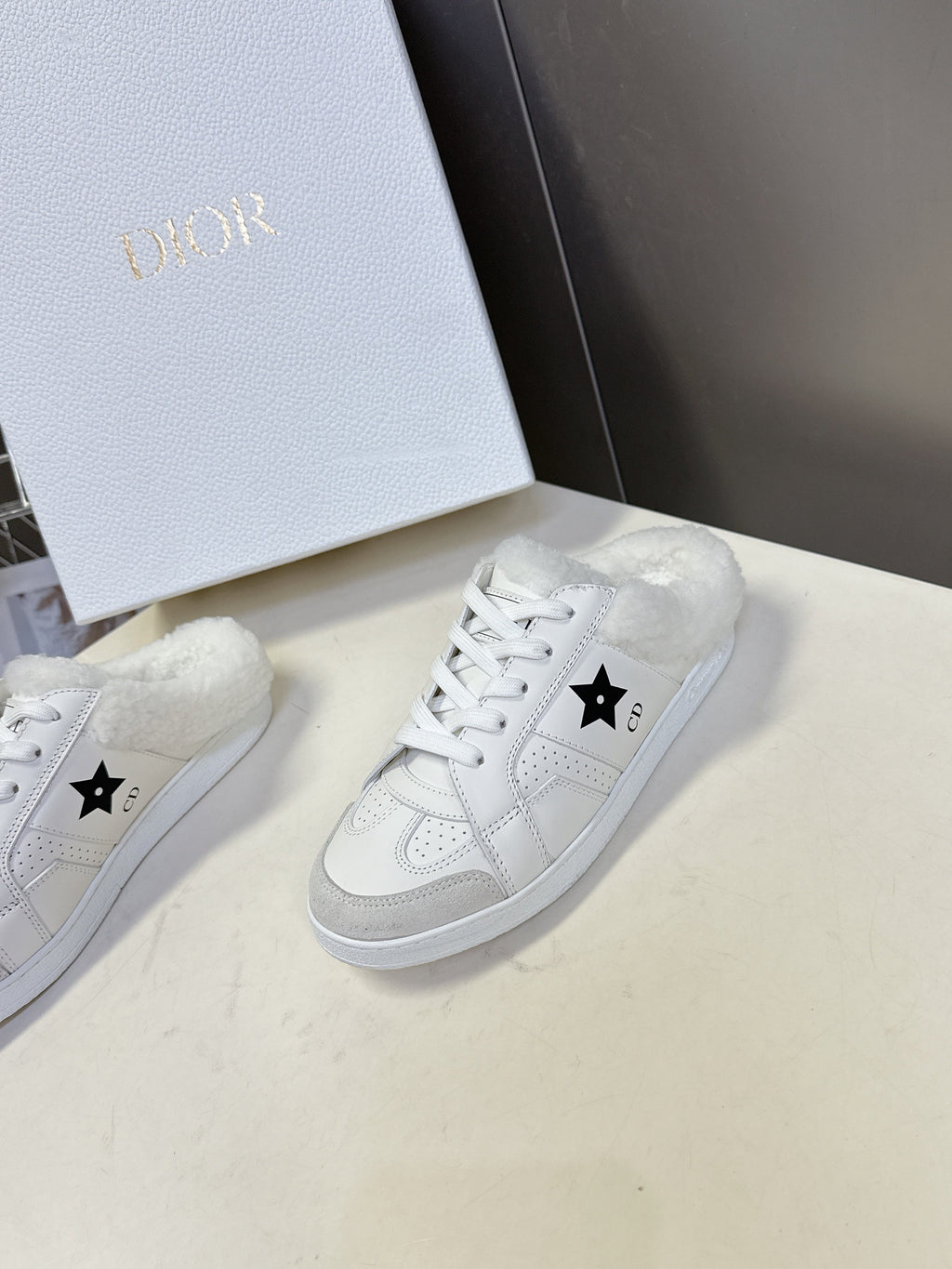 D-Sneakers