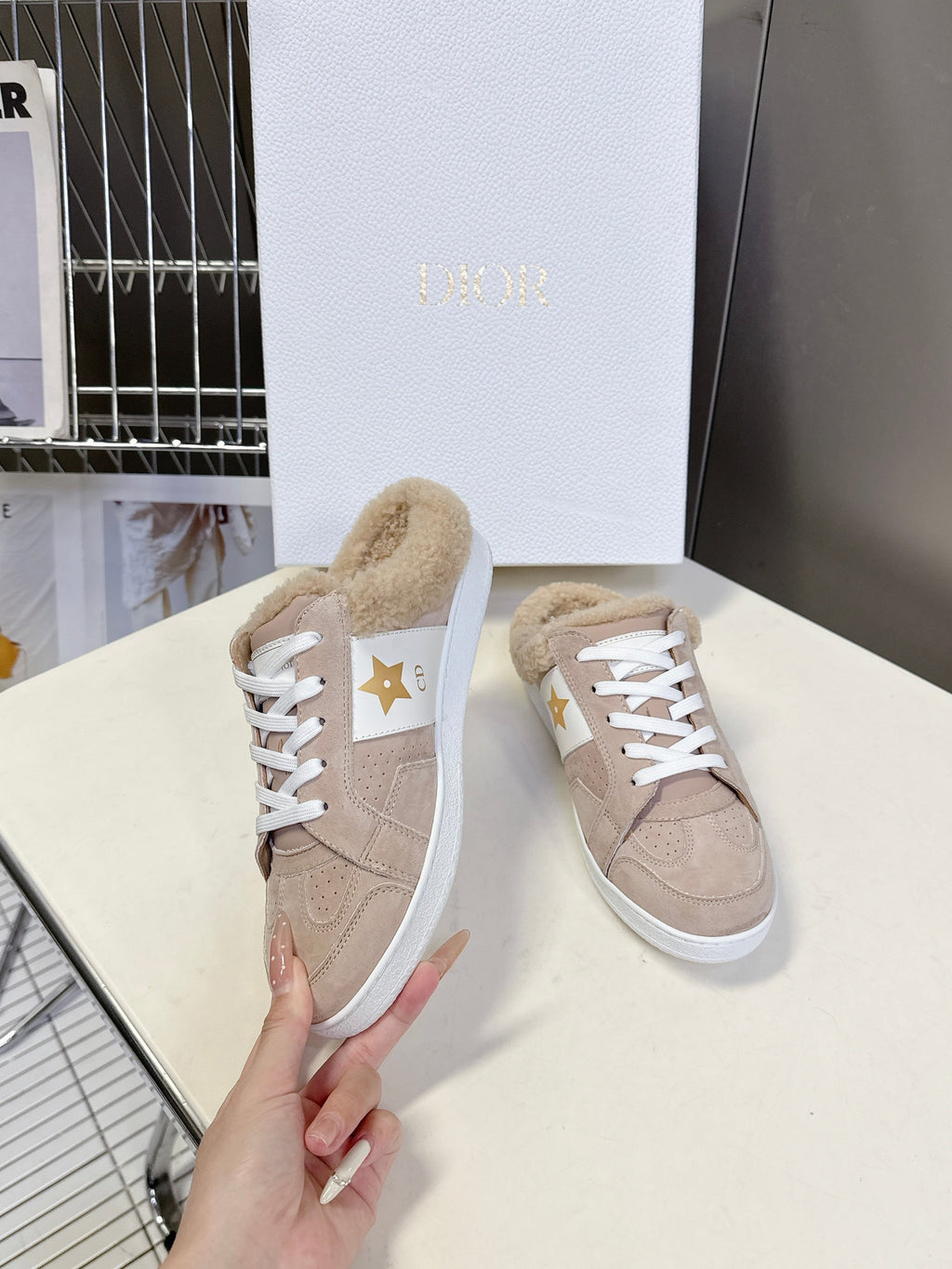 D-Sneakers
