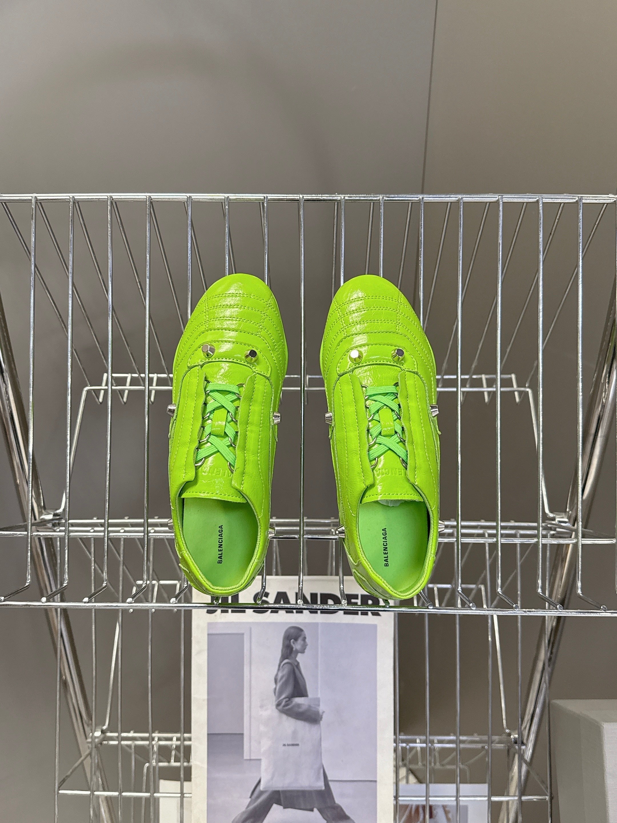 B-Sneakers