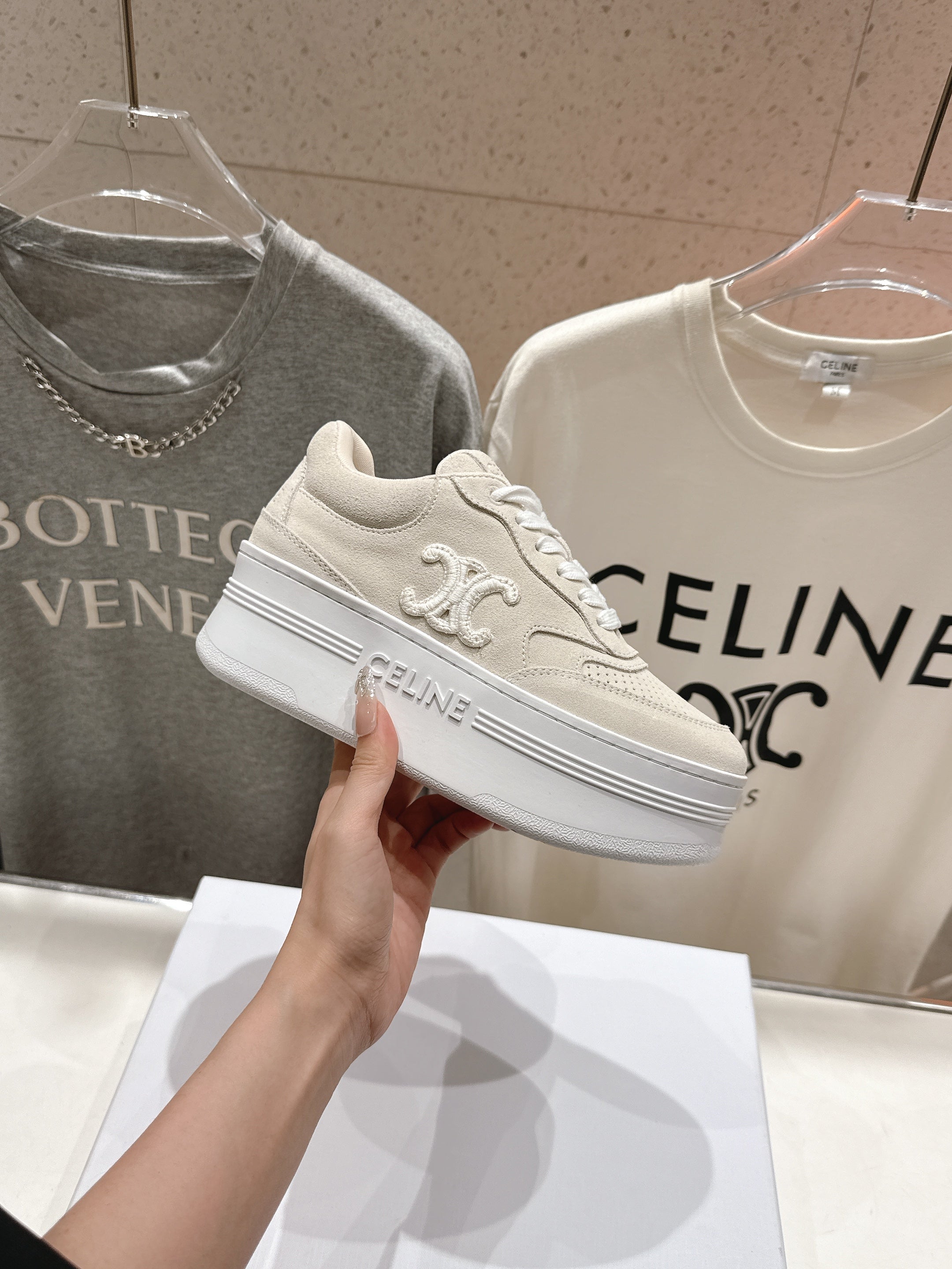 S-Sneakers