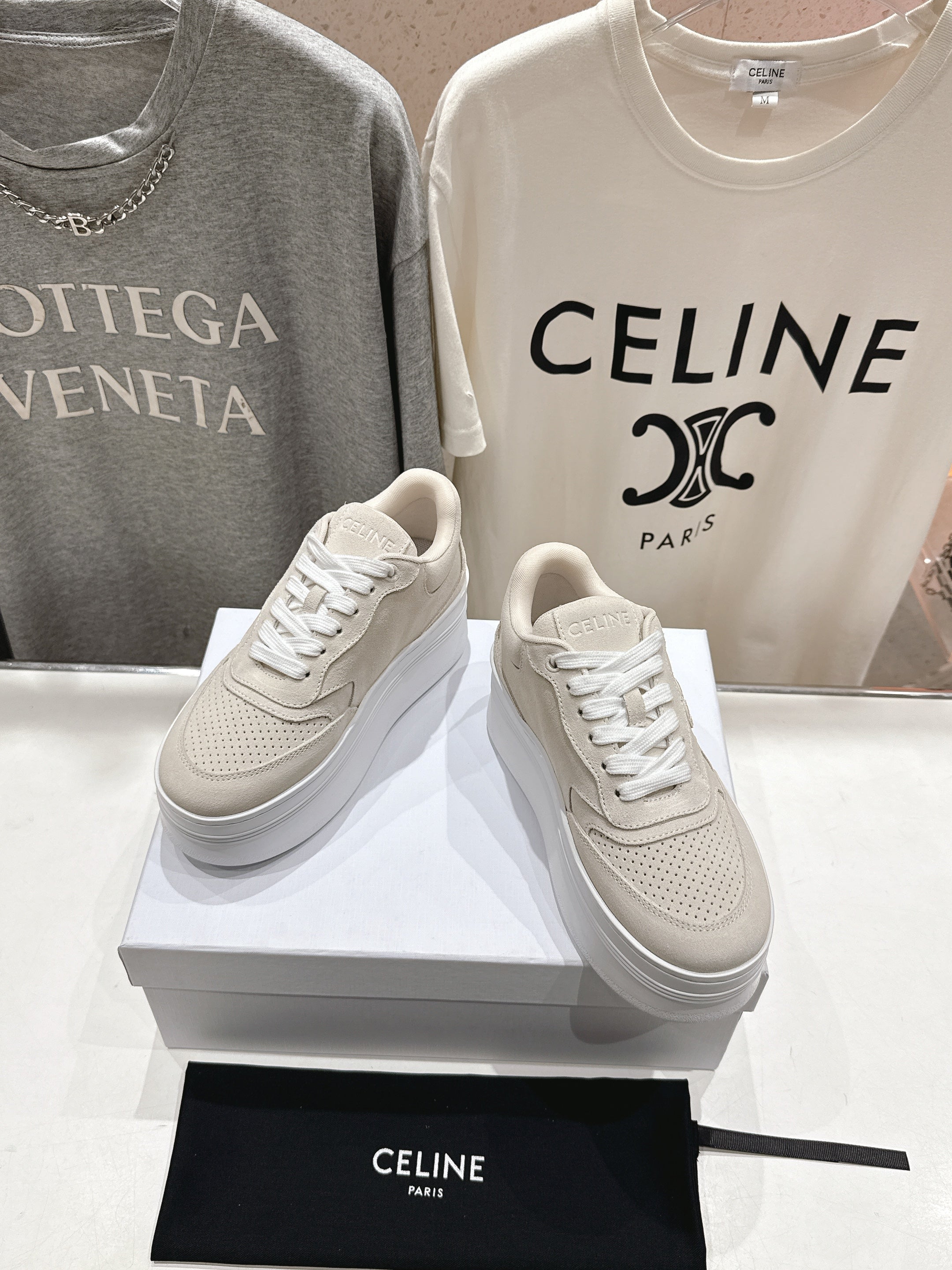 S-Sneakers