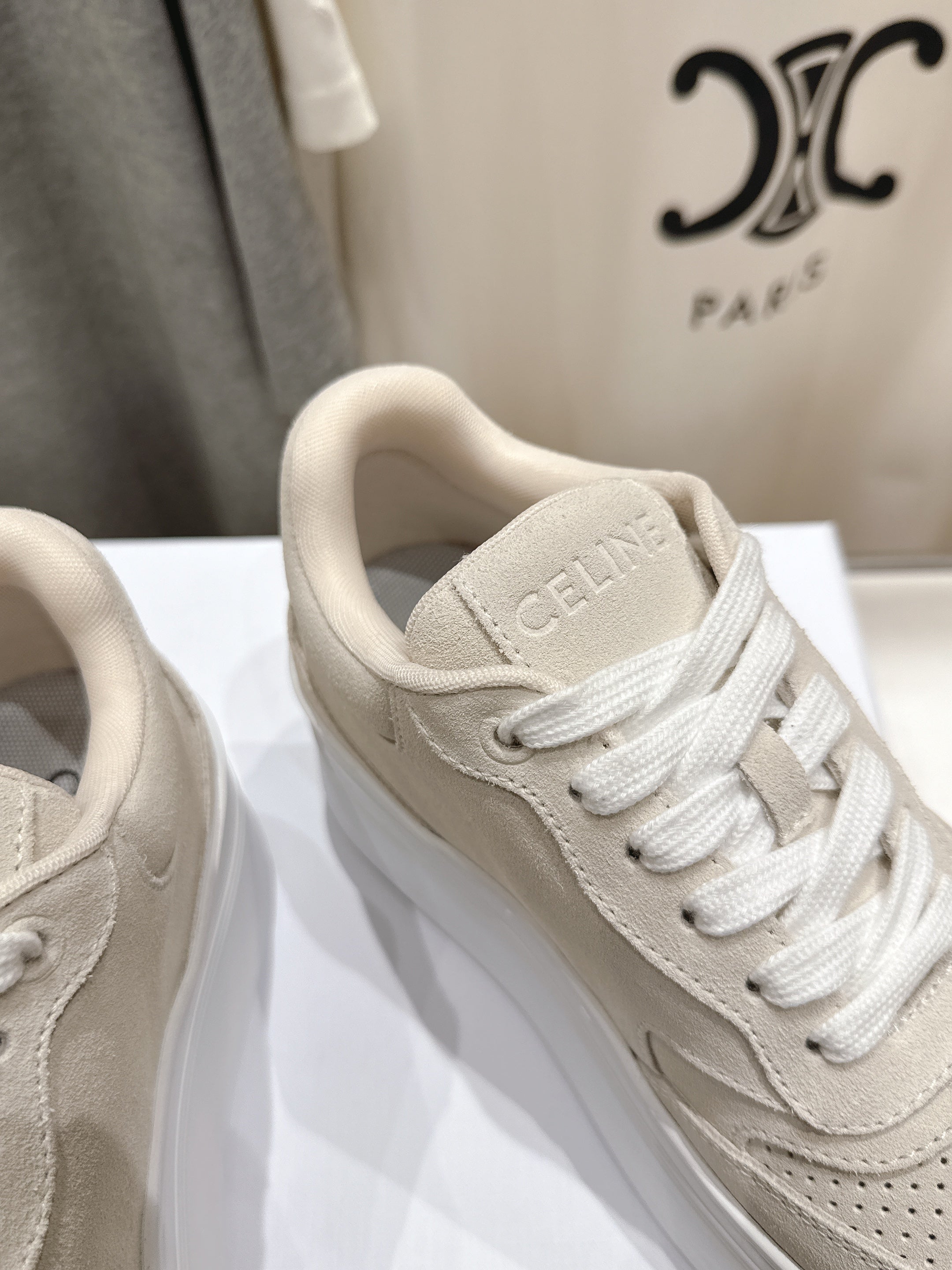S-Sneakers
