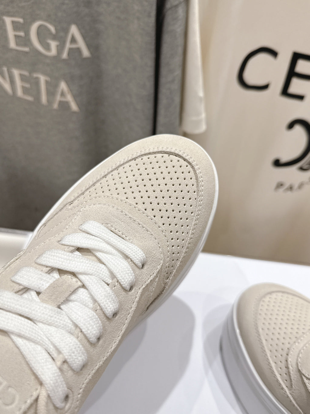 S-Sneakers