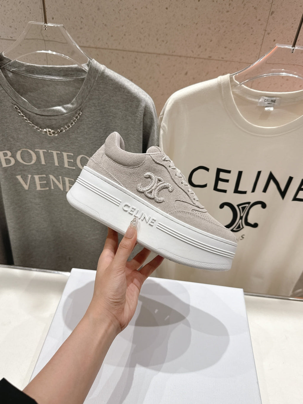 S-Sneakers