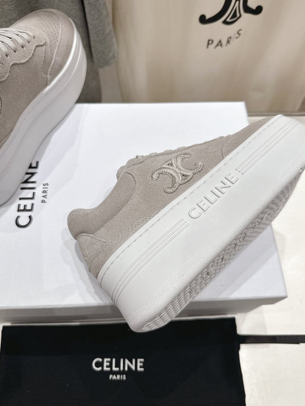 S-Sneakers