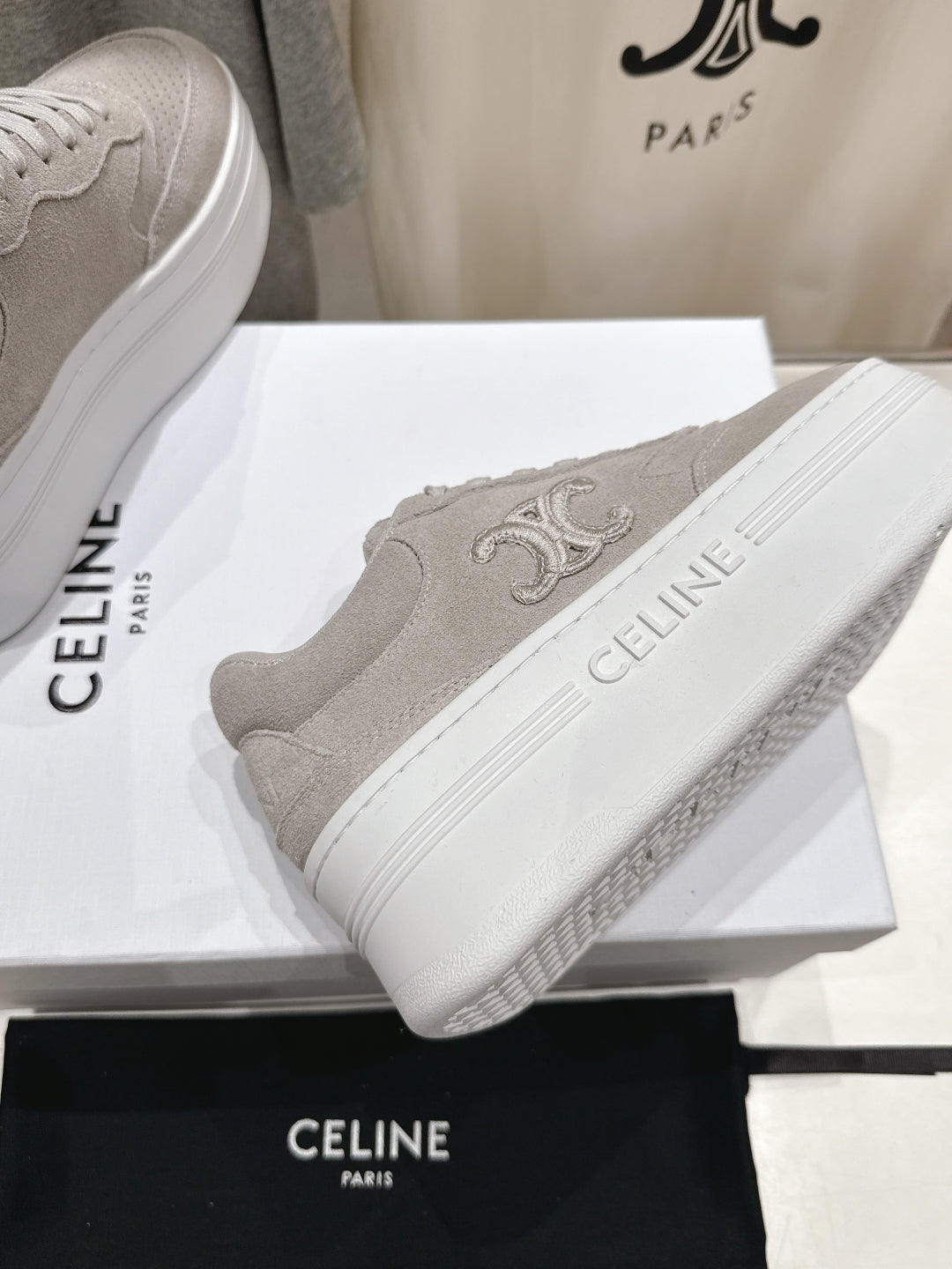 S-Sneakers