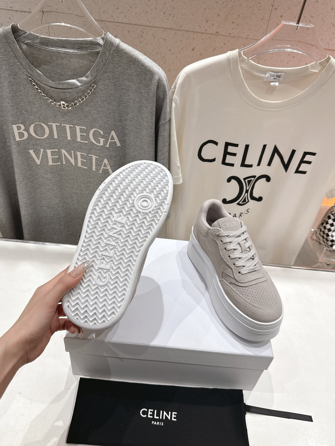 S-Sneakers