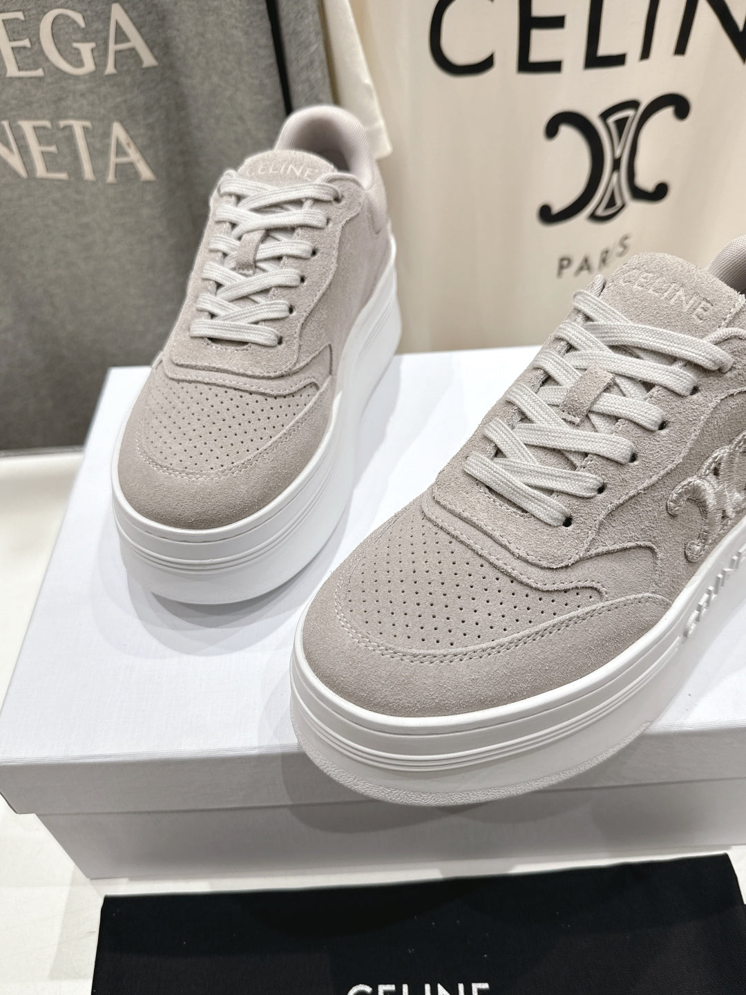 S-Sneakers