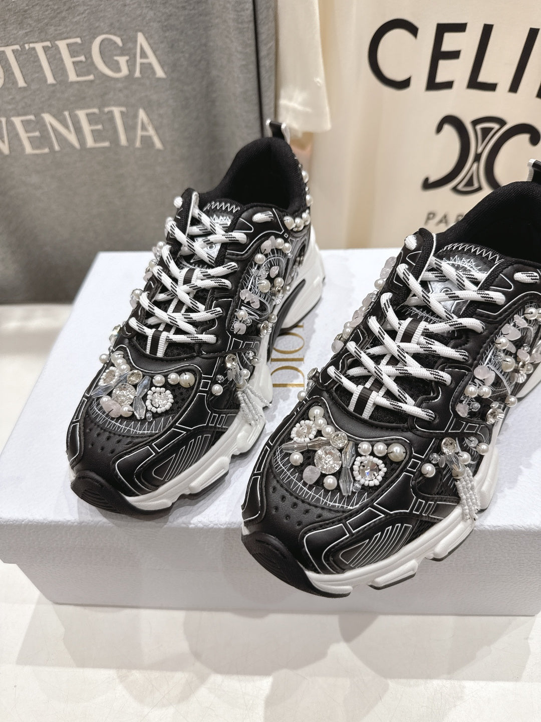 D-Sneakers