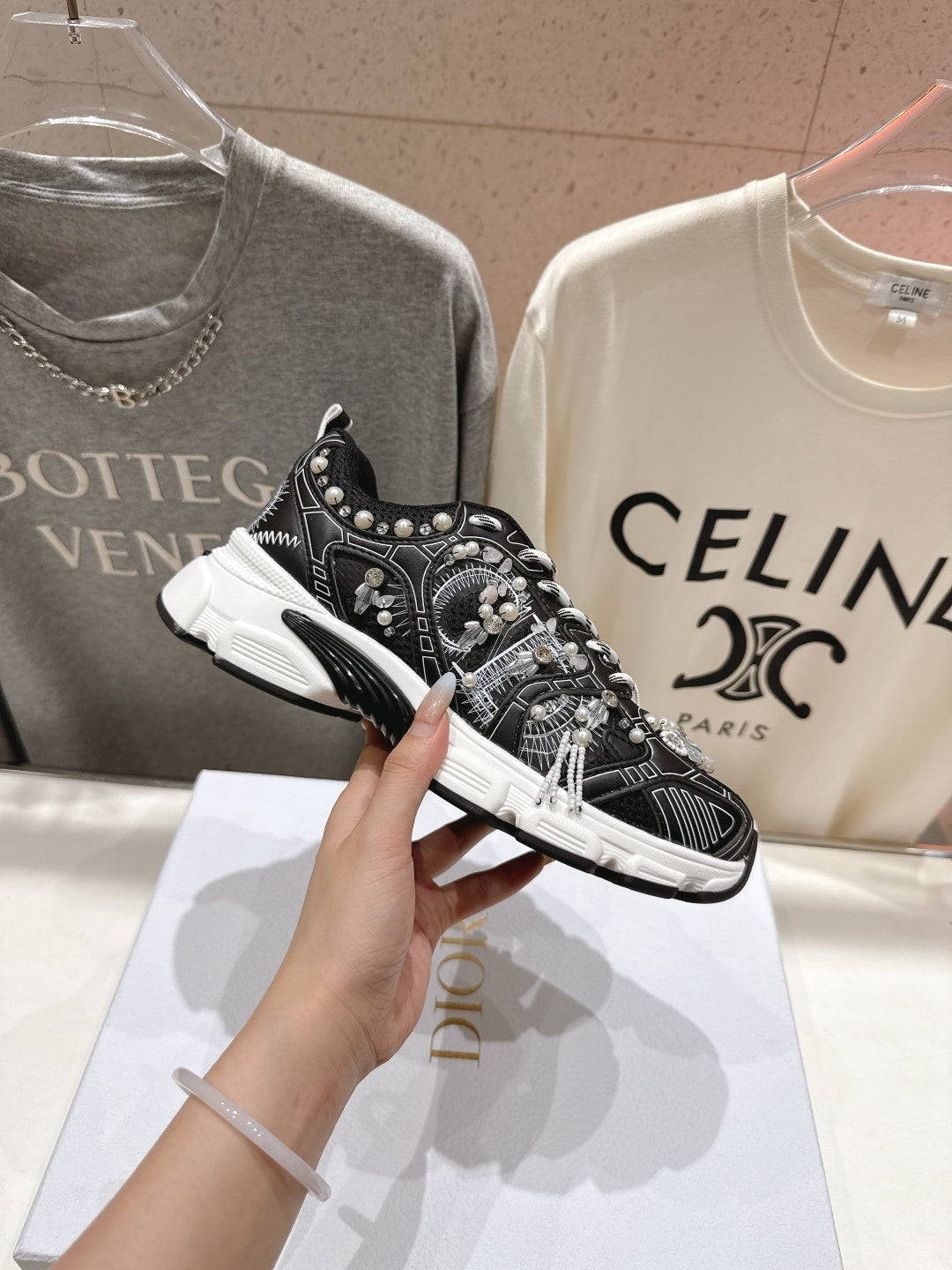 D-Sneakers