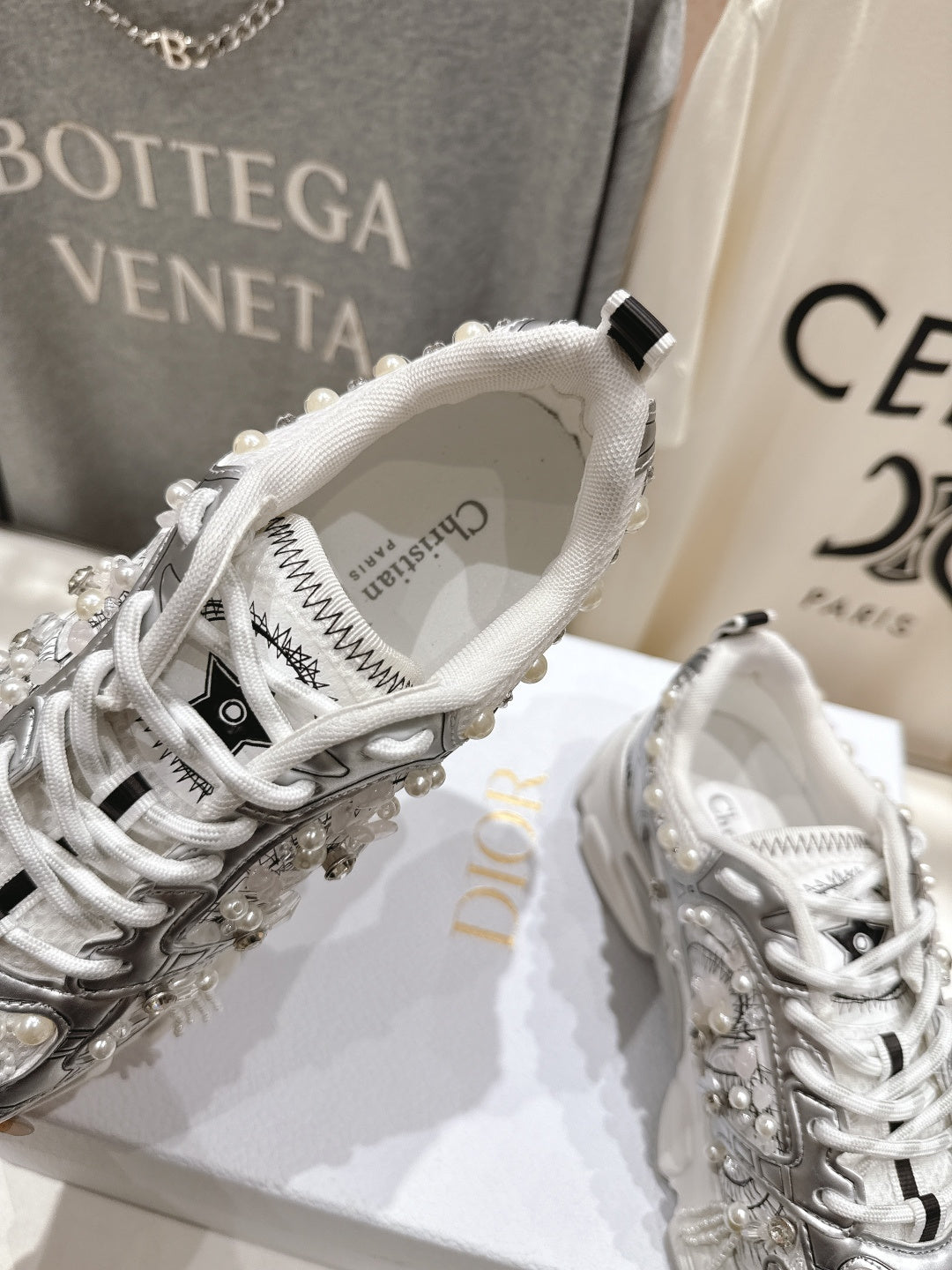 D-Sneakers