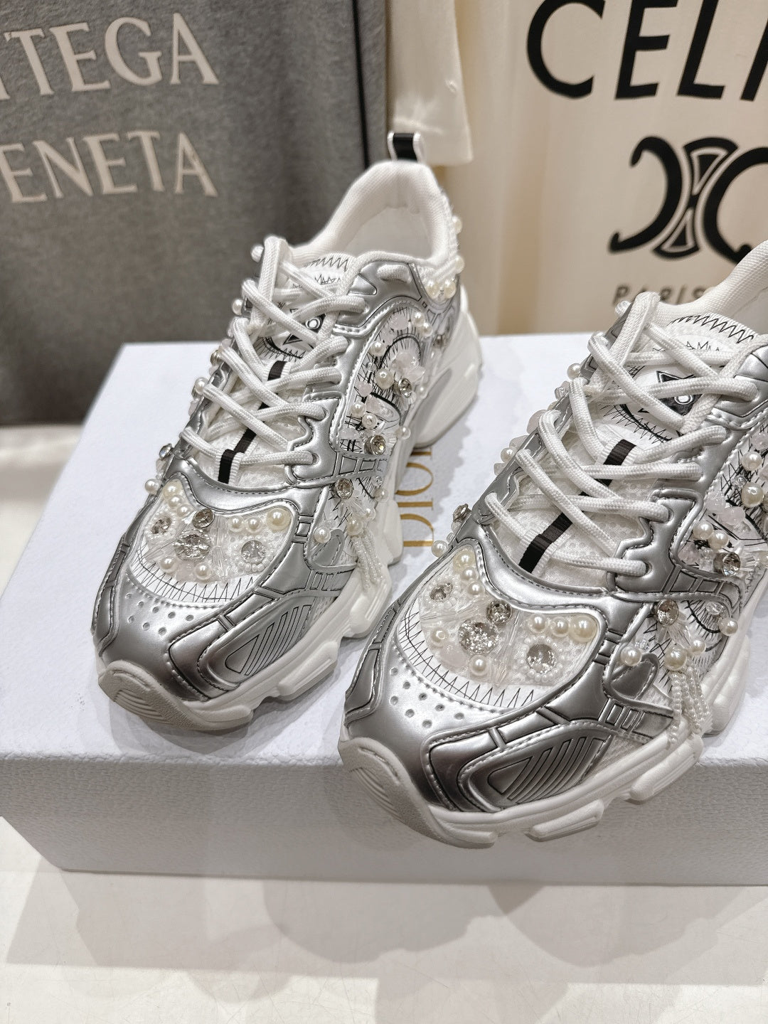 D-Sneakers