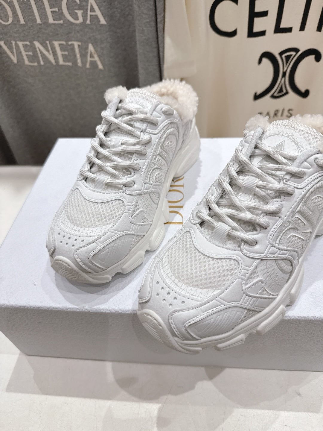D-Sneakers