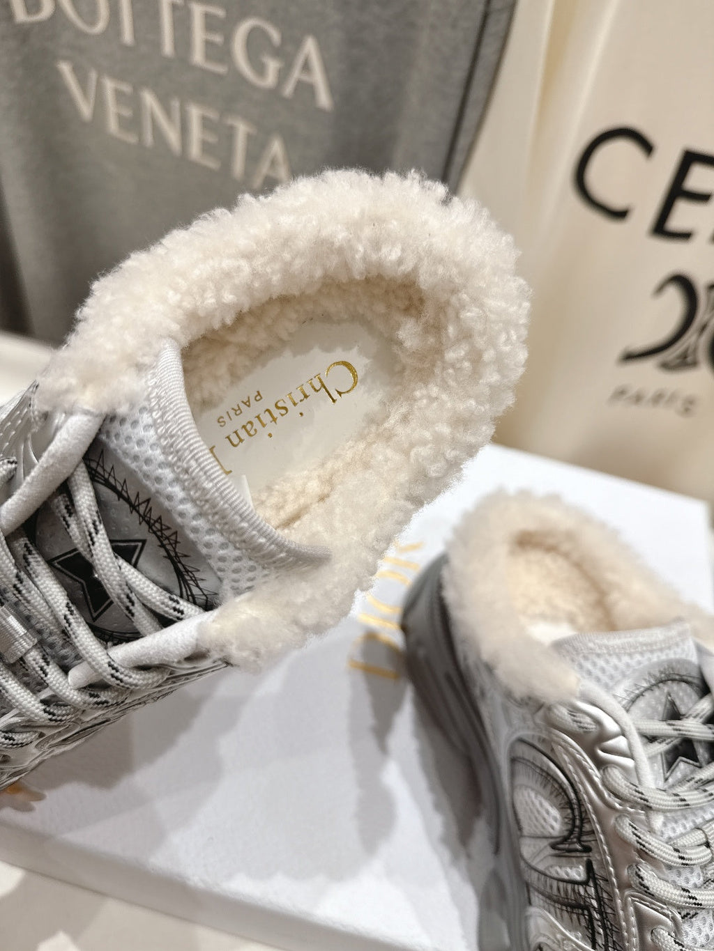 D-Sneakers