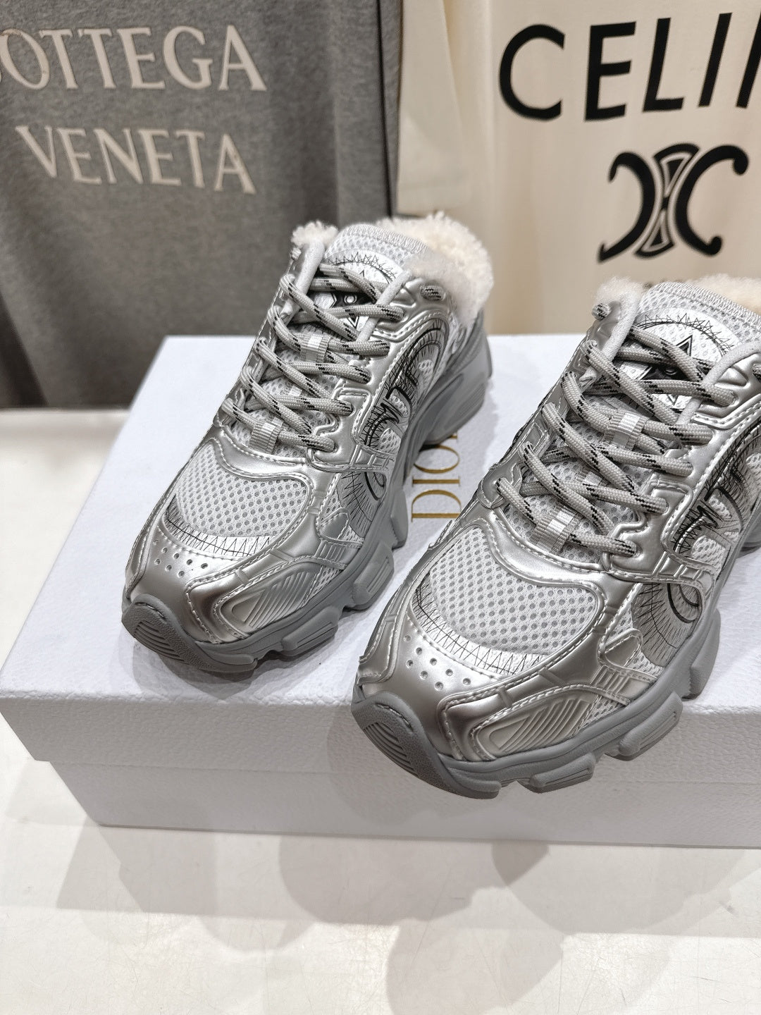 D-Sneakers
