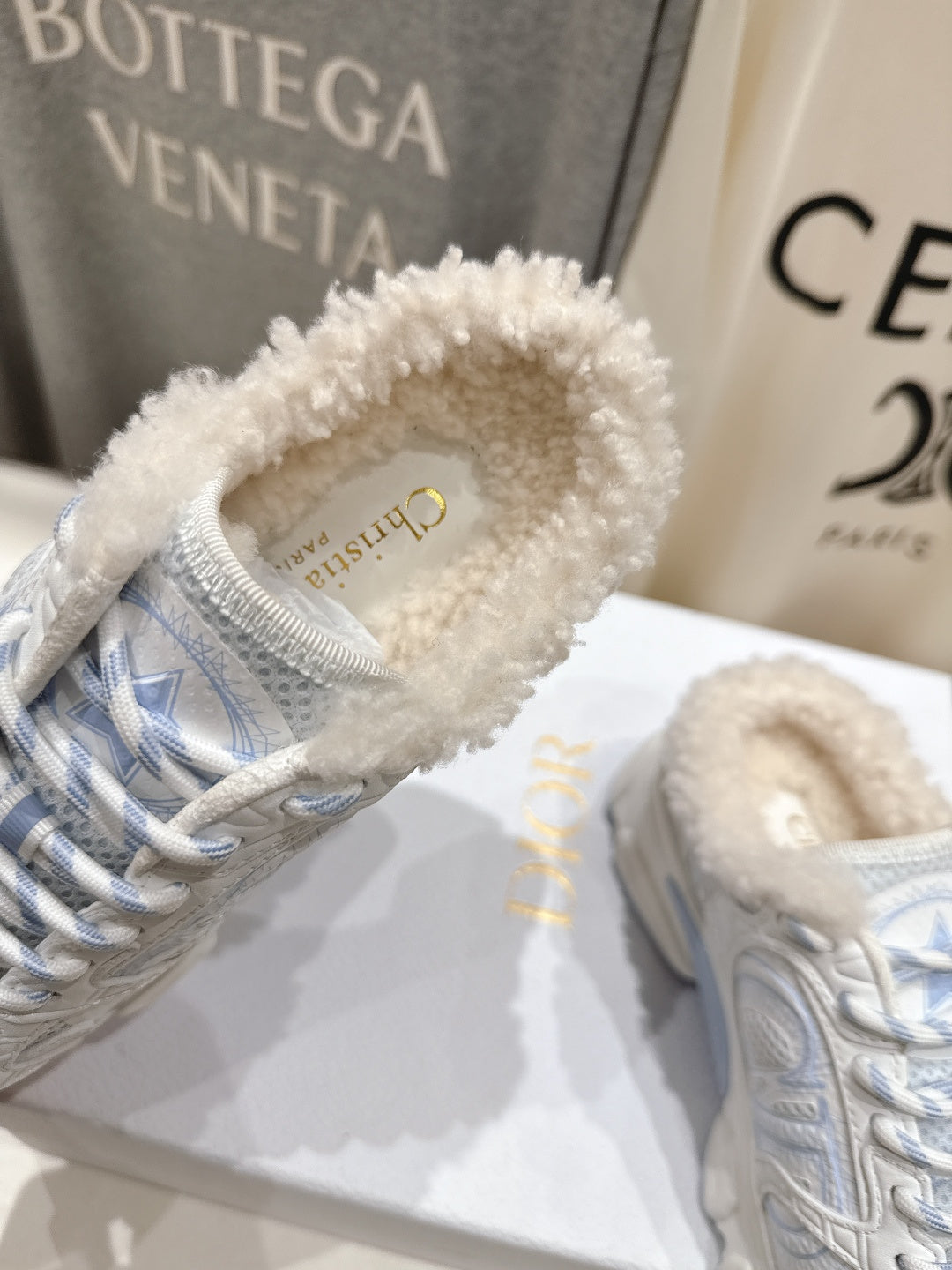 D-Sneakers