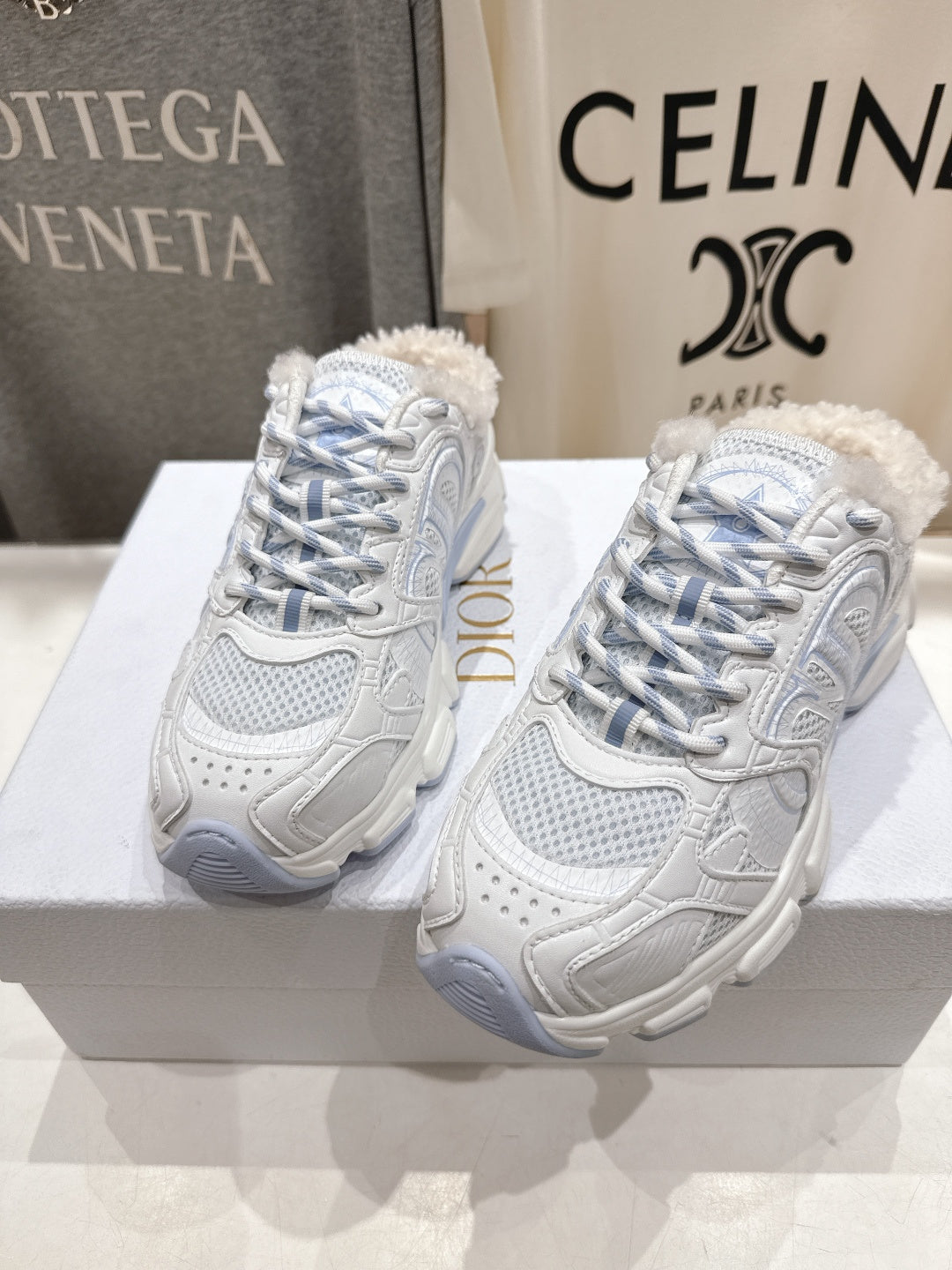 D-Sneakers