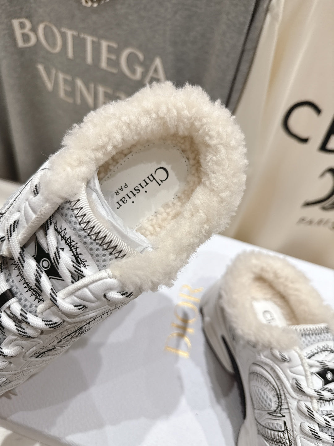 D-Sneakers