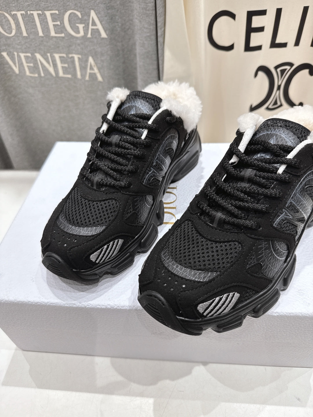 D-Sneakers
