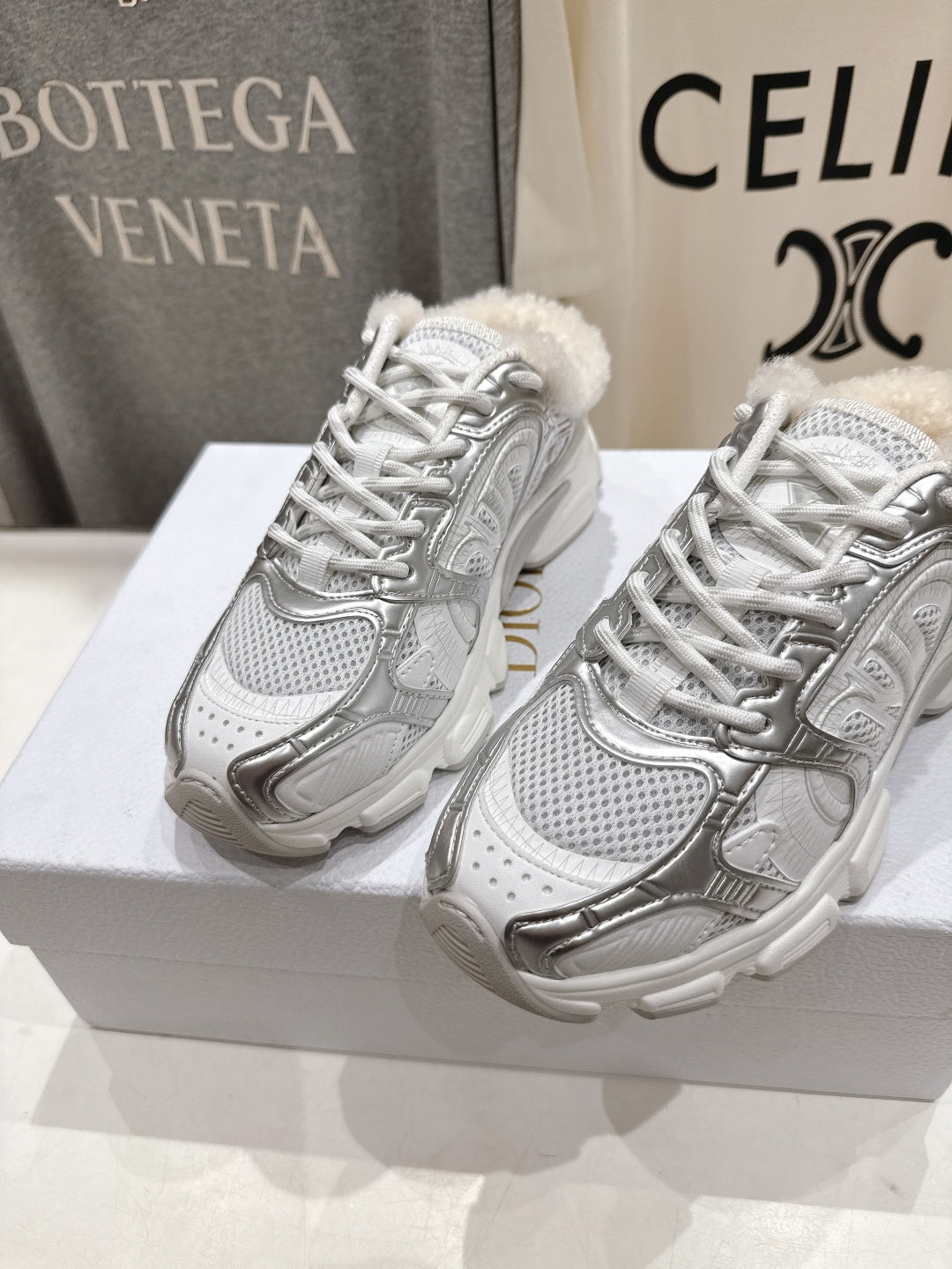 D-Sneakers