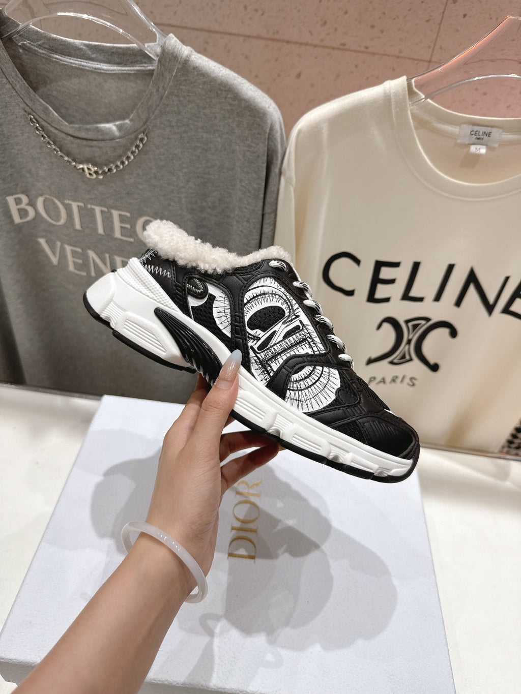 D-Sneakers