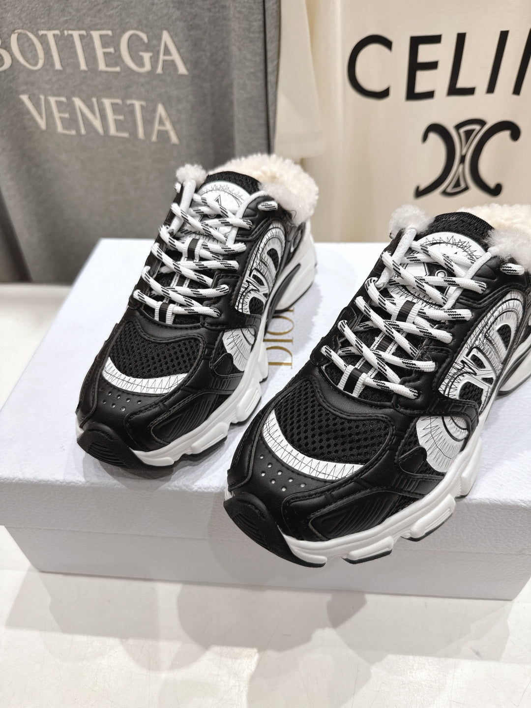D-Sneakers