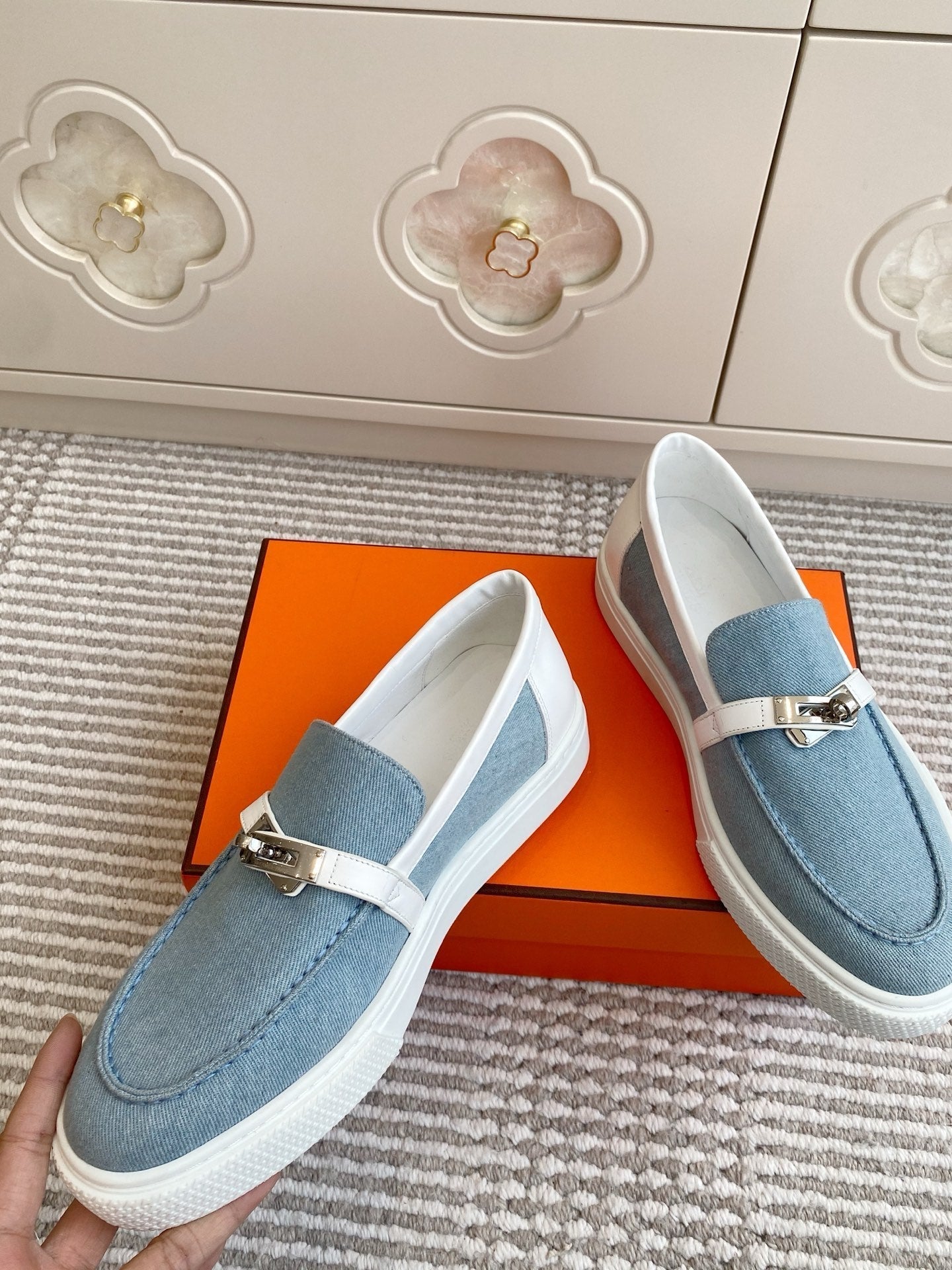 A-Sneakers